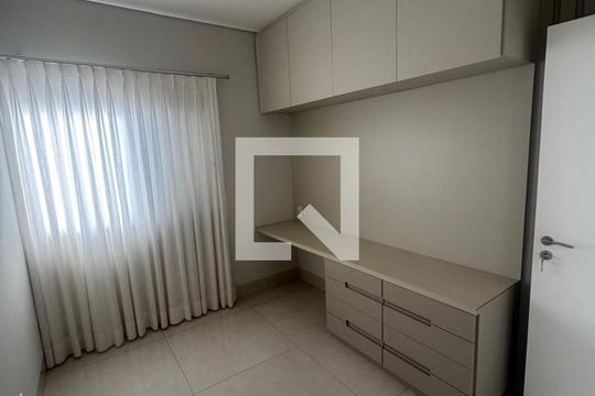 Quarto 1 de casa de condomínio para alugar com 3 quartos, 221m² em Gávea, Uberlândia