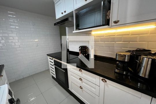 Cozinha de apartamento à venda com 2 quartos, 56m² em Conjunto Residencial José Bonifácio, São Paulo