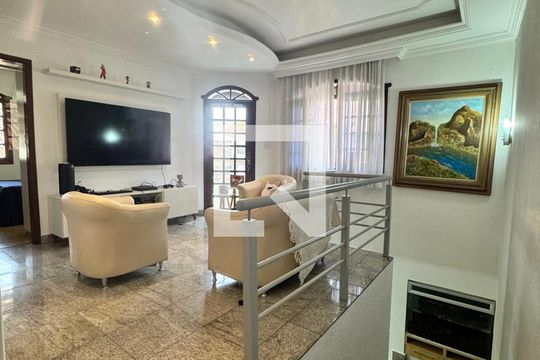 Kitnet/Studio para alugar com 4 quartos, 360m² em Fonte Grande, Contagem