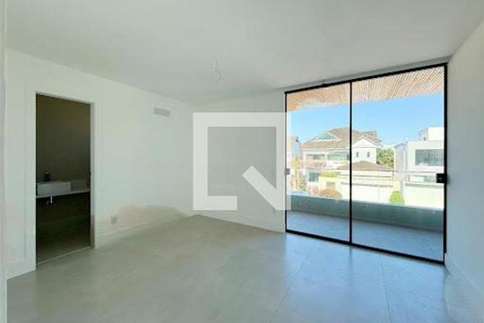 Casa à venda com 4 quartos, 350m² em Recreio dos Bandeirantes, Rio de Janeiro