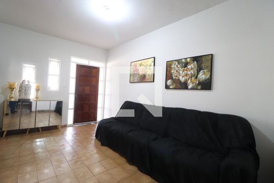 Casa para alugar com 4 quartos, 233m² em Cidade Jardim, Uberlândia