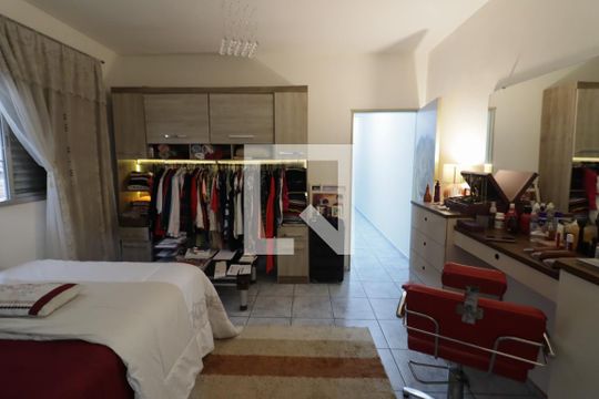 Suíte 1 de casa à venda com 4 quartos, 200m² em Santo Antônio, Osasco