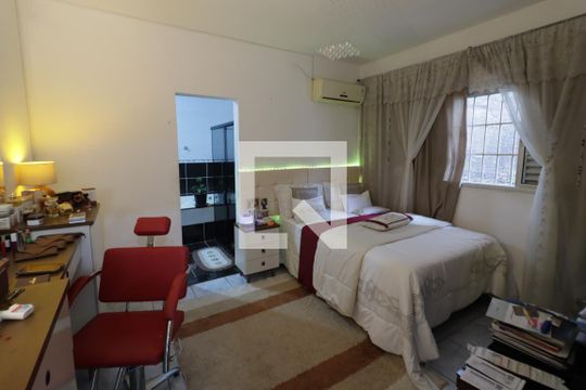 Sala de casa à venda com 4 quartos, 200m² em Santo Antônio, Osasco