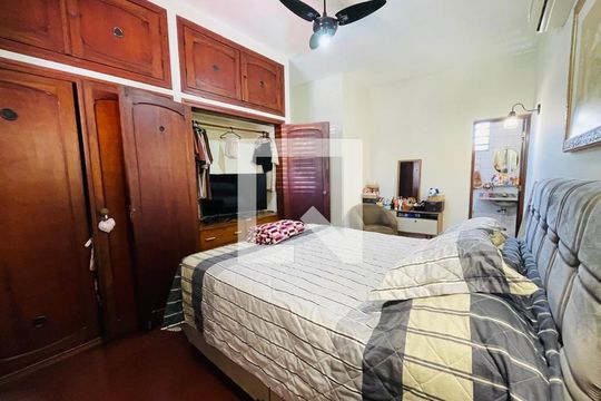Quarto de casa para alugar com 3 quartos, 190m² em Centro, Taubaté