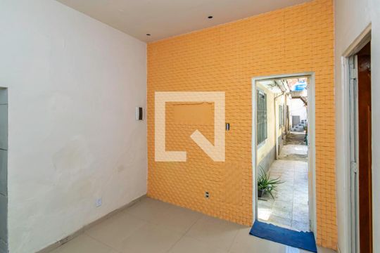 Sala de casa à venda com 1 quarto, 40m² em Olaria, Rio de Janeiro