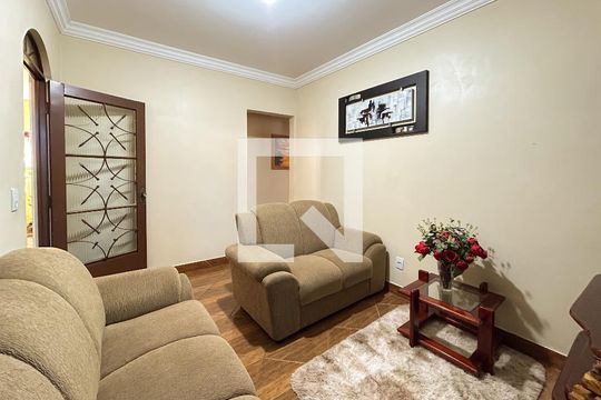 Casa à venda com 5 quartos, 228m² em São Benedito, Belo Horizonte