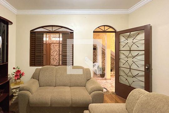 Casa à venda com 5 quartos, 228m² em São Benedito, Belo Horizonte
