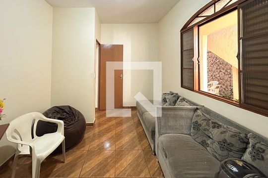 Casa à venda com 5 quartos, 228m² em São Benedito, Belo Horizonte