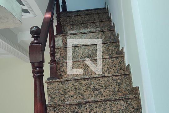 Escada de casa à venda com 3 quartos, 183m² em Nova Petrópolis, São Bernardo do Campo