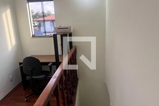 Escada de casa à venda com 3 quartos, 186m² em Tremembé, São Paulo