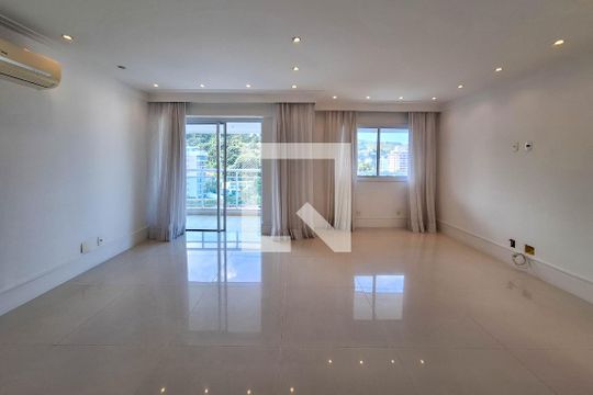 Sala 1 de apartamento à venda com 3 quartos, 196m² em Santa Rosa, Niterói