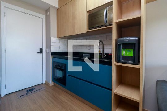 Cozinha de apartamento para alugar com 1 quarto, 28m² em Brooklin, São Paulo