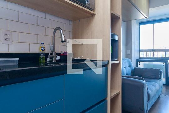 Cozinha de apartamento para alugar com 1 quarto, 28m² em Brooklin, São Paulo
