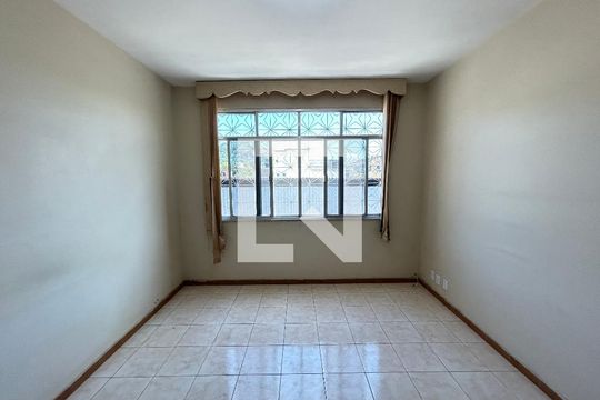 Sala de apartamento à venda com 3 quartos, 80m² em Encantado, Rio de Janeiro