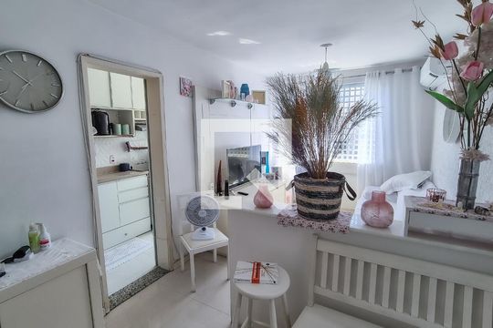 Sala  de apartamento à venda com 2 quartos, 66m² em Vaz Lobo, Rio de Janeiro