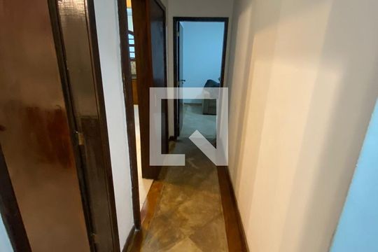 Corredor de casa à venda com 5 quartos, 272m² em Piratininga, Niterói