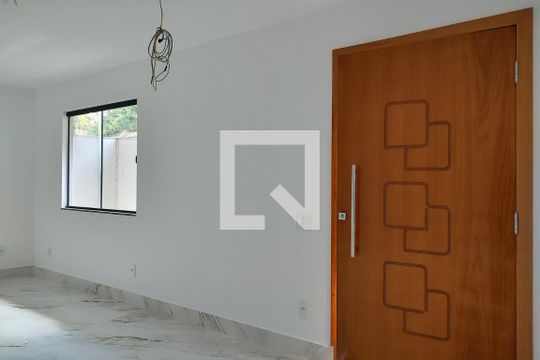 Sala de casa de condomínio à venda com 3 quartos, 120m² em Taquara, Rio de Janeiro