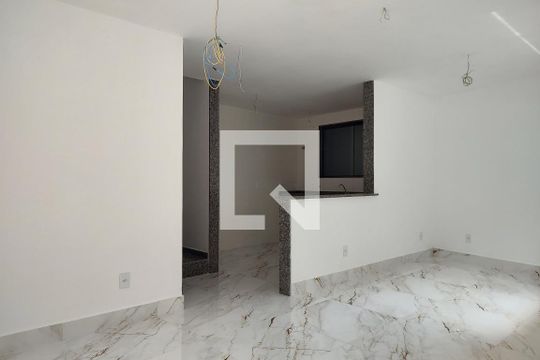 Sala de casa de condomínio à venda com 3 quartos, 120m² em Taquara, Rio de Janeiro