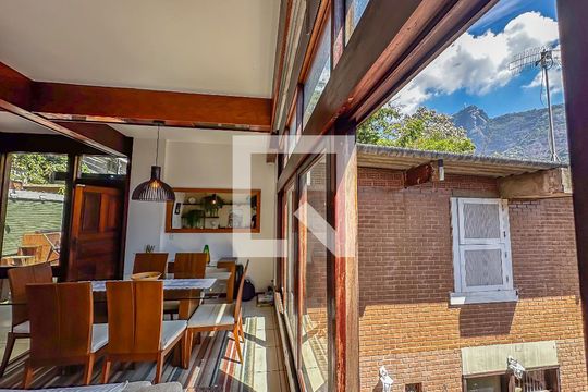 Casa à venda com 3 quartos, 190m² em Botafogo, Rio de Janeiro