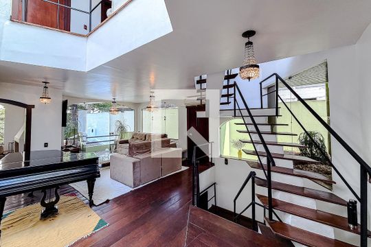 Sala de casa para alugar com 3 quartos, 920m² em Vila Mariana, São Paulo