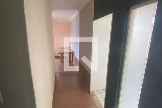 Corredor de casa para alugar com 2 quartos, 360m² em Centro, Betim