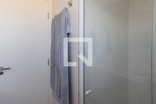 Banheiro 1 de apartamento à venda com 2 quartos, 49m² em Vila Galvão, São Paulo