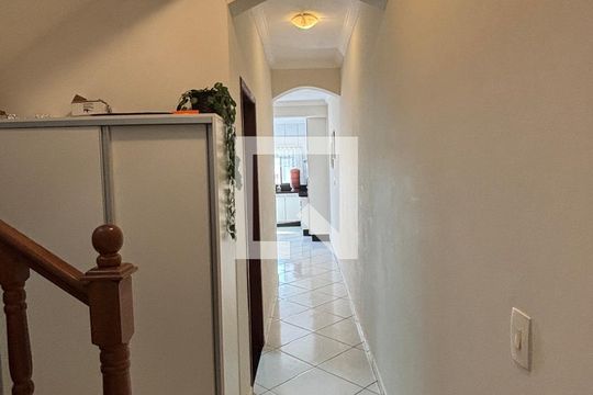 Corredor de casa à venda com 3 quartos, 270m² em Centreville, Santo André