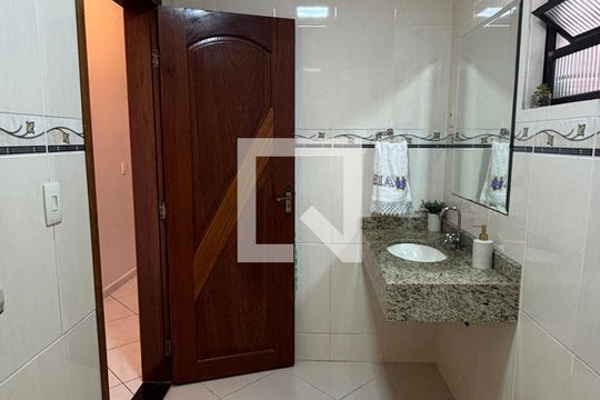 Banheiro de casa à venda com 3 quartos, 270m² em Centreville, Santo André