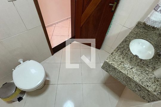 Banheiro de casa à venda com 3 quartos, 270m² em Centreville, Santo André