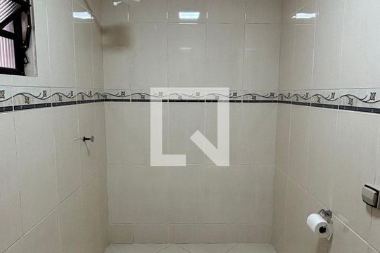 Banheiro de casa à venda com 3 quartos, 270m² em Centreville, Santo André