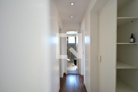 Corredor de apartamento para alugar com 3 quartos, 206m² em Vila Sonia, São Paulo