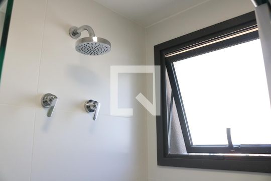 Banheiro de kitnet/studio para alugar com 1 quarto, 22m² em Perdizes, São Paulo