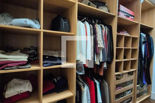Closet de casa de condomínio à venda com 5 quartos, 870m² em Alphaville Residencial Um, Barueri