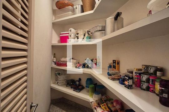 Closet de casa de condomínio à venda com 5 quartos, 870m² em Alphaville Residencial Um, Barueri