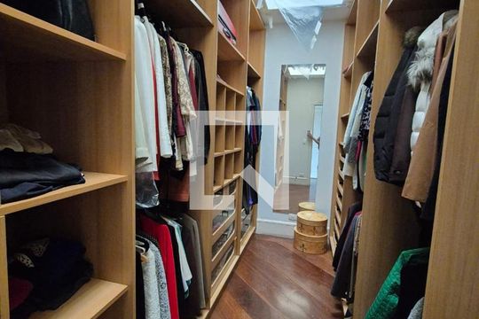 Closet de casa de condomínio à venda com 5 quartos, 870m² em Alphaville Residencial Um, Barueri