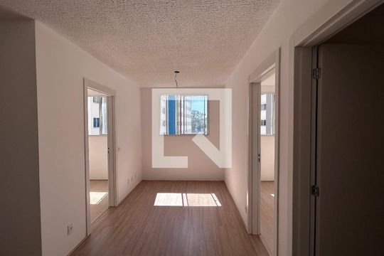 Sala de apartamento para alugar com 2 quartos, 34m² em Usina Piratininga, São Paulo