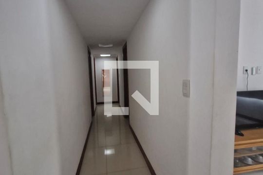 Corredor de apartamento para alugar com 3 quartos, 100m² em Pituba, Salvador