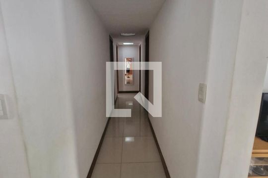 Corredor de apartamento para alugar com 3 quartos, 100m² em Pituba, Salvador