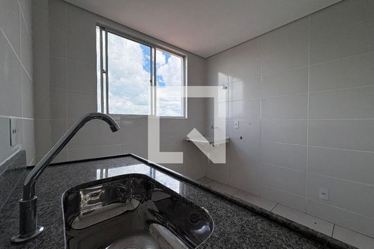 Cozinha de apartamento para alugar com 2 quartos, 49m² em Santa Marta, Ribeirão das Neves