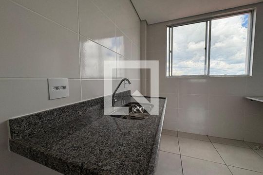 Cozinha de apartamento para alugar com 2 quartos, 49m² em Santa Marta, Ribeirão das Neves