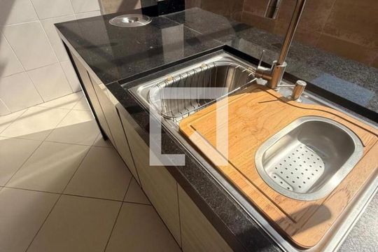 Cozinha de casa de condomínio para alugar com 2 quartos, 100m² em Jardim Colibri, Cotia