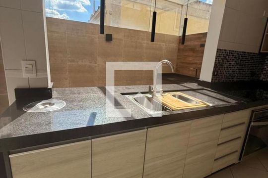 Cozinha de casa de condomínio para alugar com 2 quartos, 100m² em Jardim Colibri, Cotia