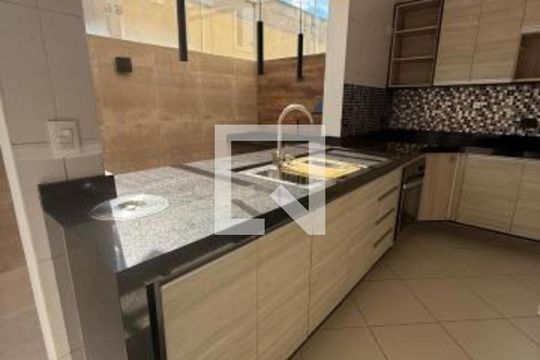 Cozinha de casa de condomínio para alugar com 2 quartos, 100m² em Jardim Colibri, Cotia