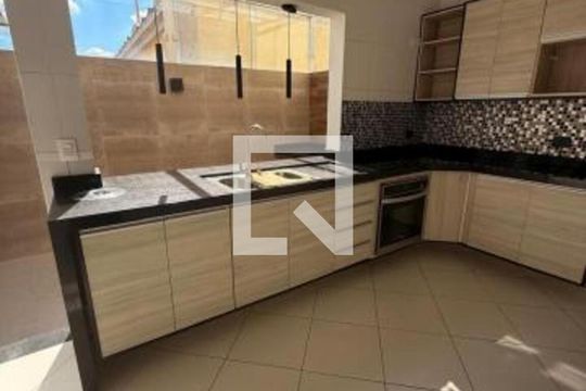 Cozinha de casa de condomínio para alugar com 2 quartos, 100m² em Jardim Colibri, Cotia