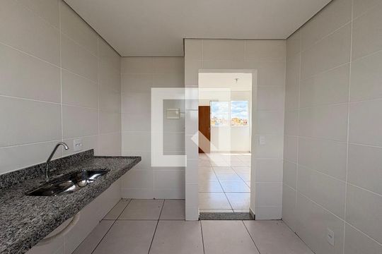 Cozinha de apartamento para alugar com 2 quartos, 49m² em Santa Marta, Ribeirão das Neves