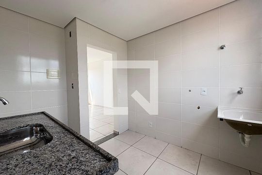 Cozinha de apartamento para alugar com 2 quartos, 49m² em Santa Marta, Ribeirão das Neves