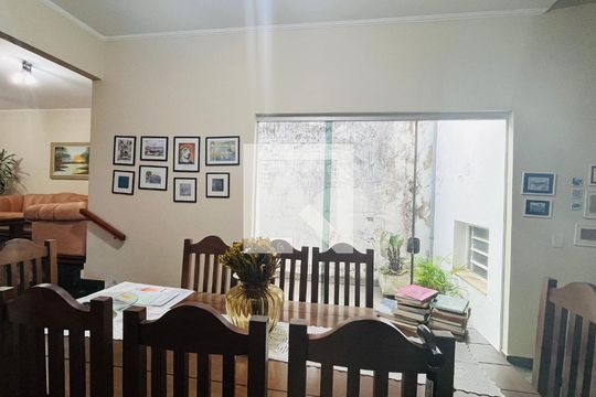 Casa para alugar com 4 quartos, 263m² em Jardim Sao Carlos, Campinas