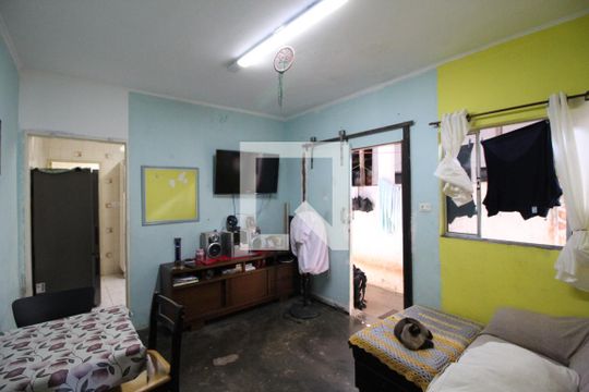 Casa à venda com 1 quarto, 275m² em Taboão, Diadema