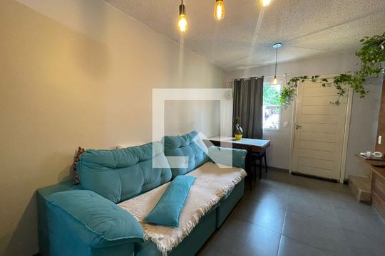 Sala de casa de condomínio à venda com 2 quartos, 105m² em Canudos, Novo Hamburgo