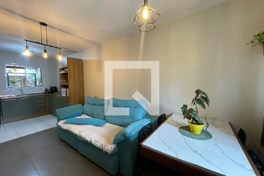 Sala de casa de condomínio à venda com 2 quartos, 105m² em Canudos, Novo Hamburgo